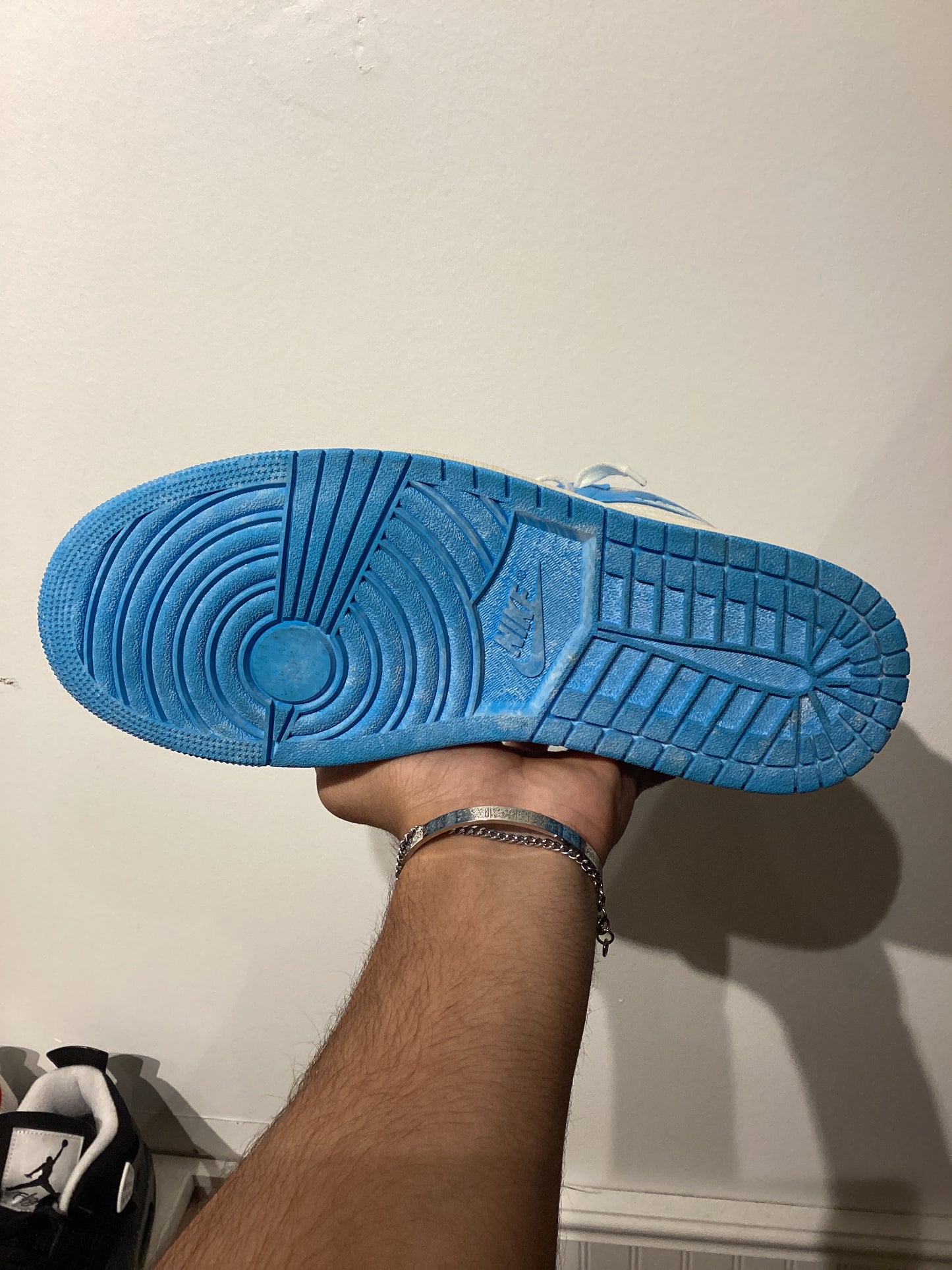 Air Jordan 1 Retro High OG UNC
Reimagined (PRE-OWNED)