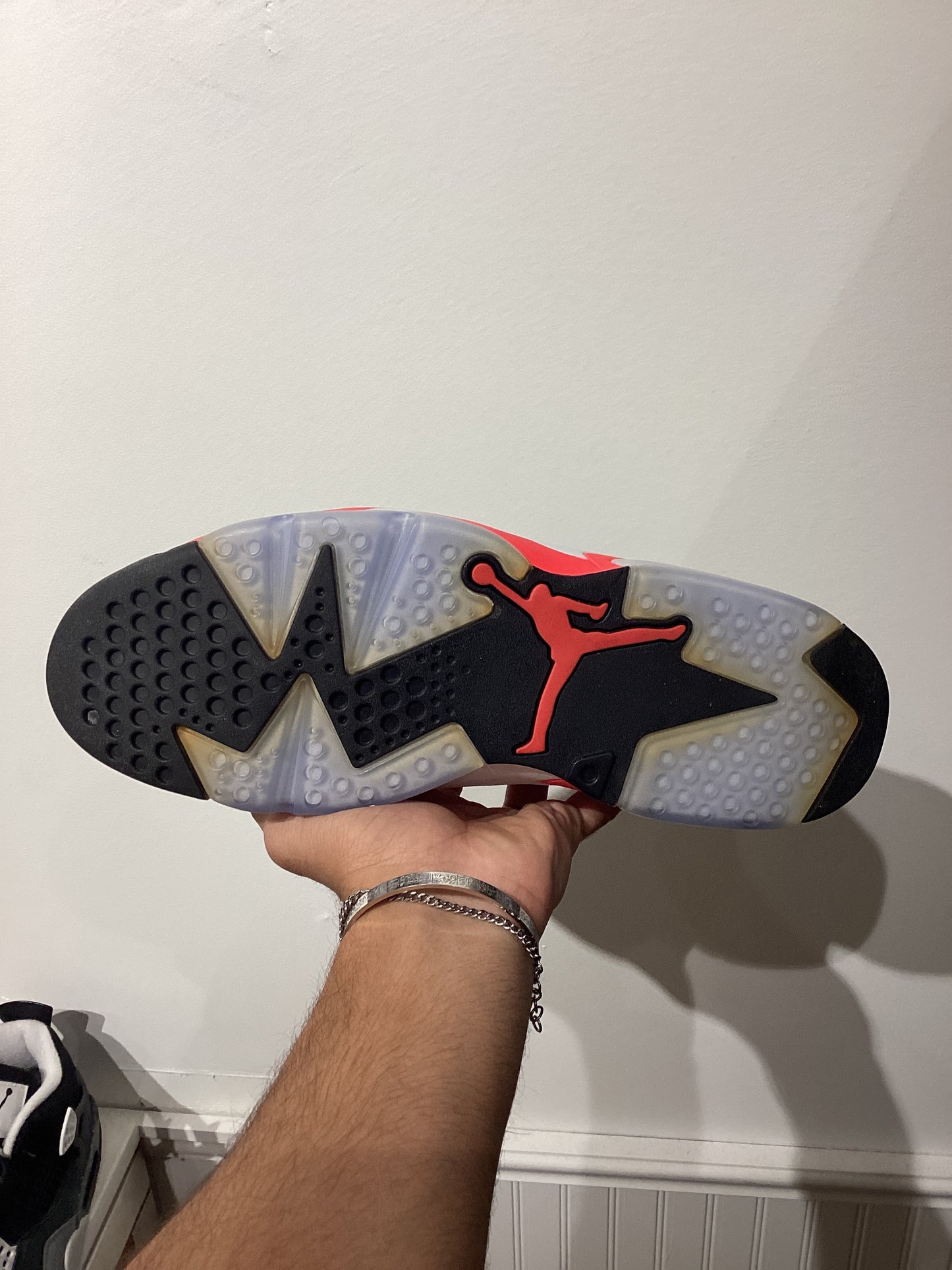 Air Jordan 6 Retro White Infrared
2014 (PRE-OWNED)