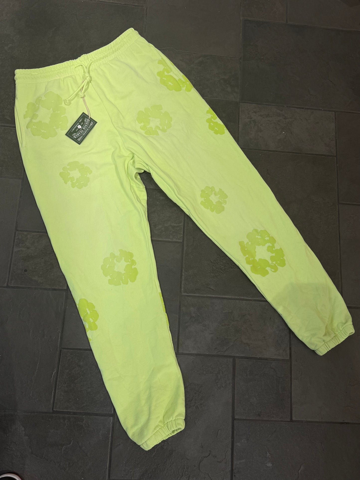 Denim Tears Mono Cotton Wreath
Sweatpants Neon Green (Vintage/PRE-OWNED)