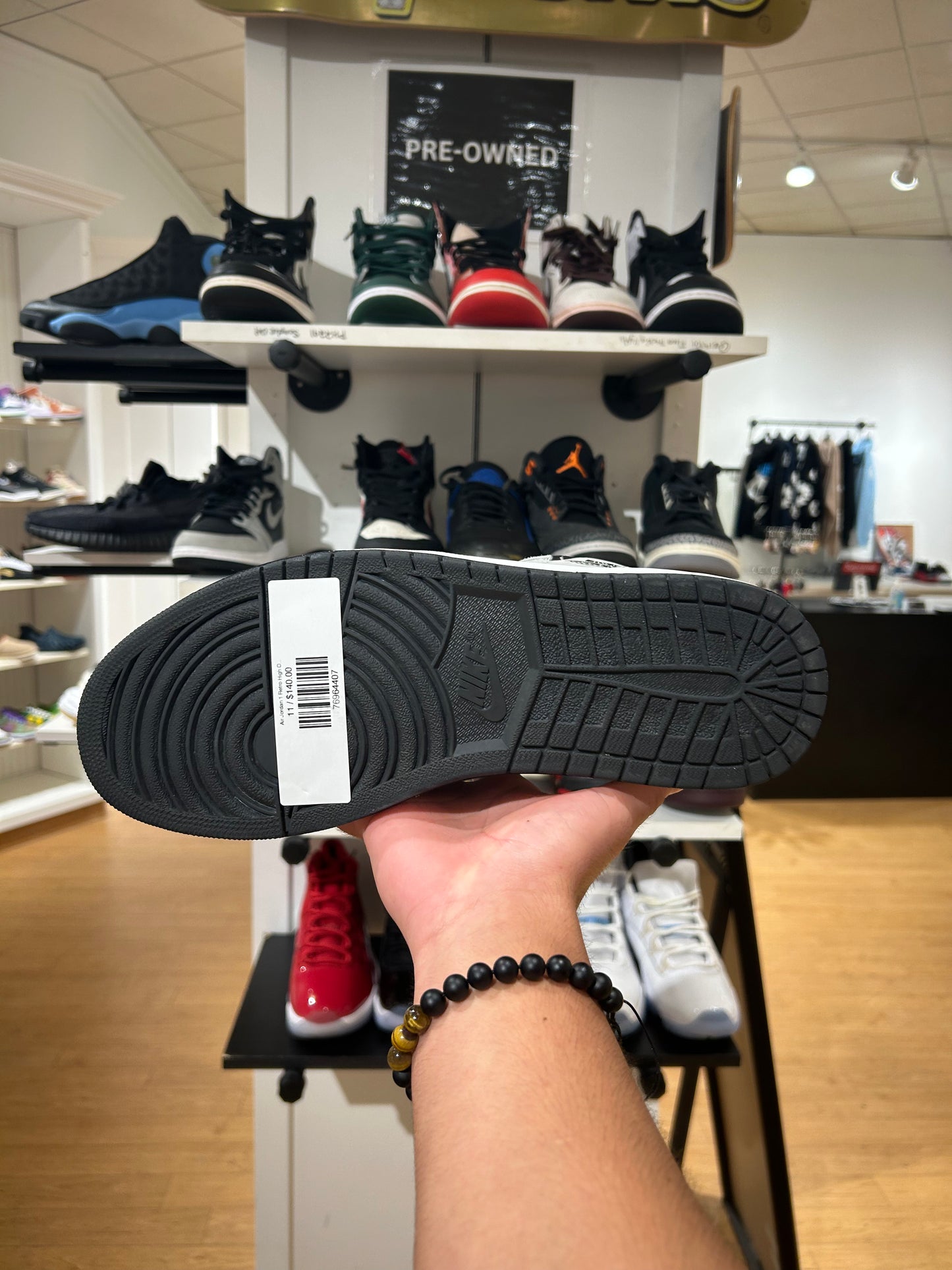 Air Jordan 1 Retro High OG
Shadow 2.0 (PRE-OWNED)