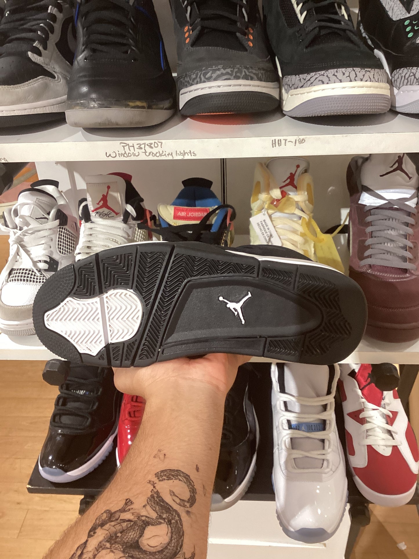 Air Jordan 4 Retro White Thunder (PRE-OWNED)