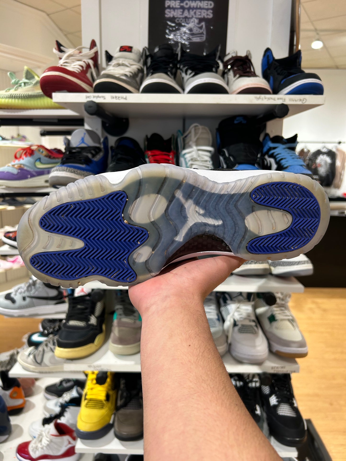 Air Jordan 11 Retro Space Jam
2016 (PRE-OWENED)