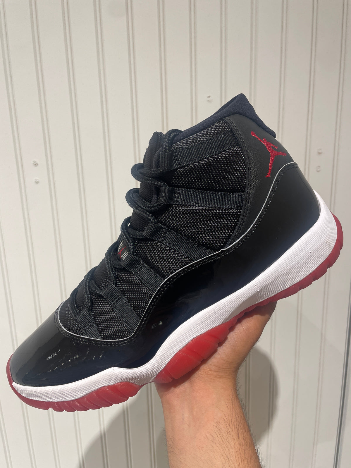 Air Jordan 11 Retro Bred 2019 (PRE-OWNED)