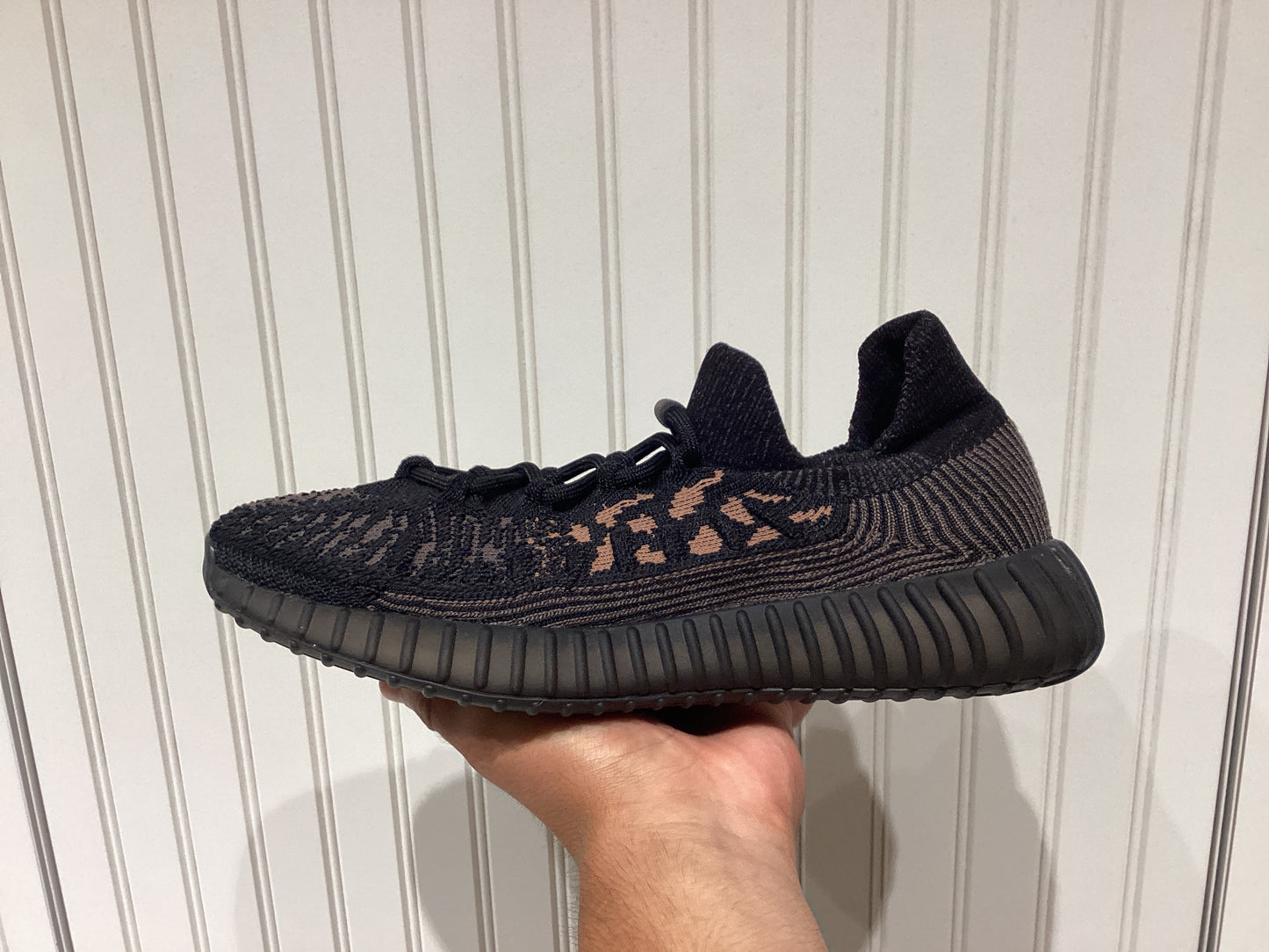 adidas Yeezy Boost 350 V2
CMPCT Slate Carbon (WORN-ONCE)