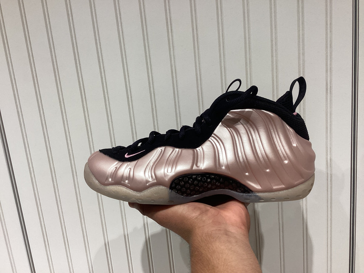 Nike Air Foamposite One DMV
Cherry Blossom (PRE-OWNED)