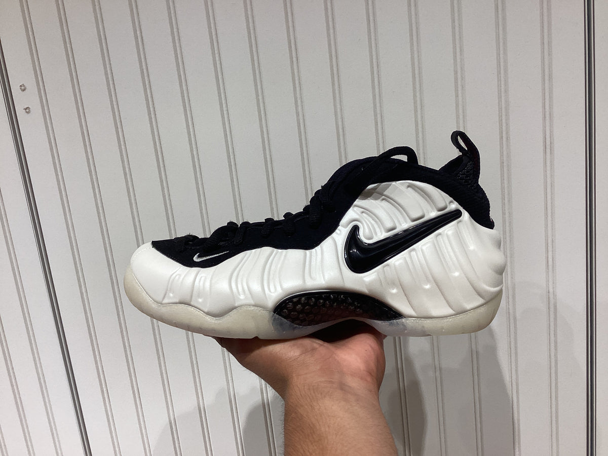 Nike Air Foamposite Pro Pearl
2025 (PRE-OWNED)