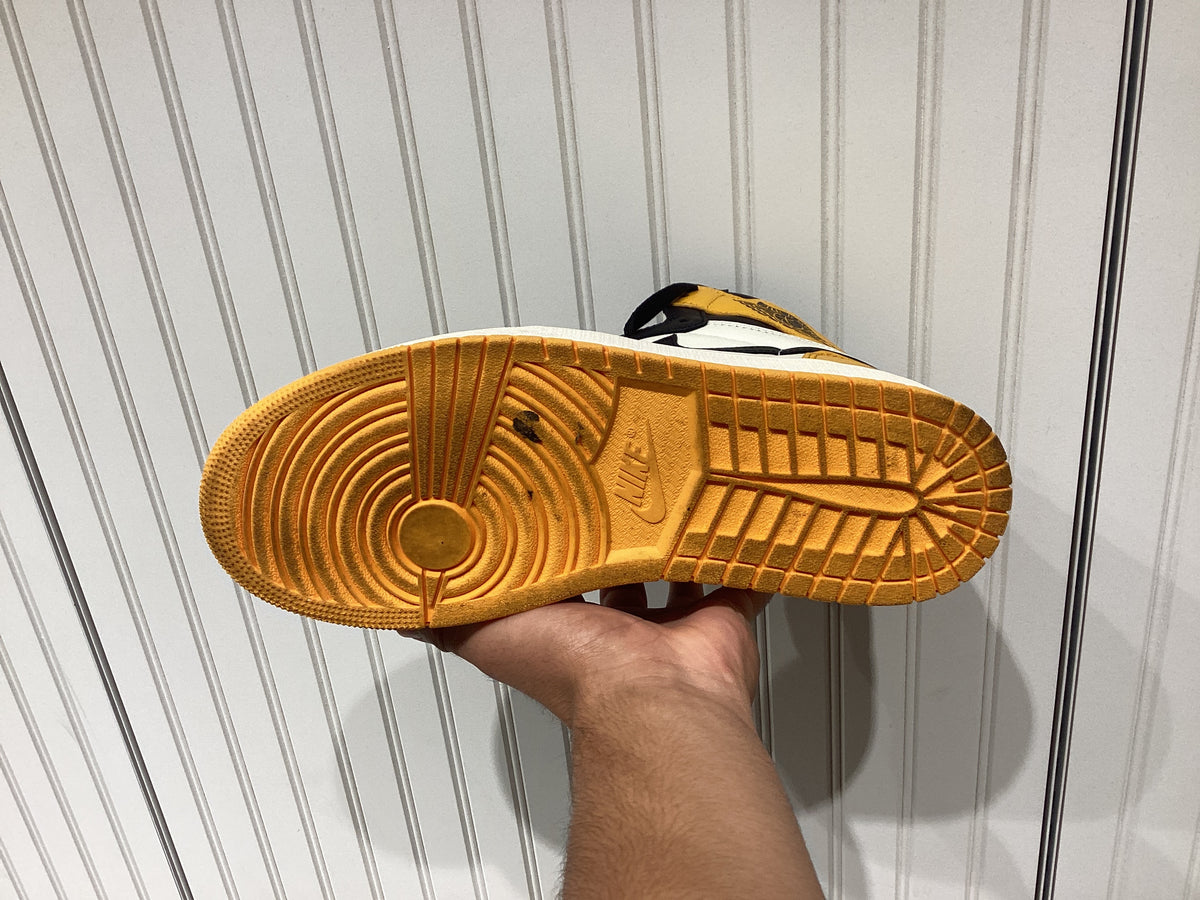 Air Jordan 1 Retro High OG Yellow Toe (PRE-OWNED)