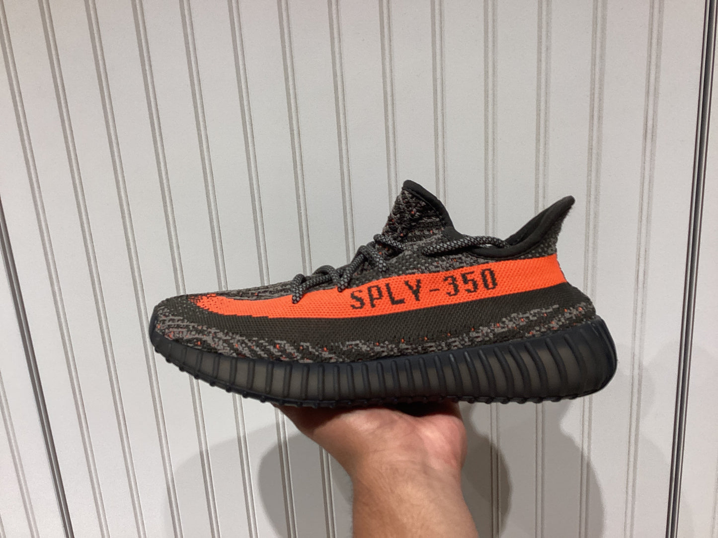 adidas Yeezy Boost 350 V2
Carbon Beluga (PRE-OWNED)