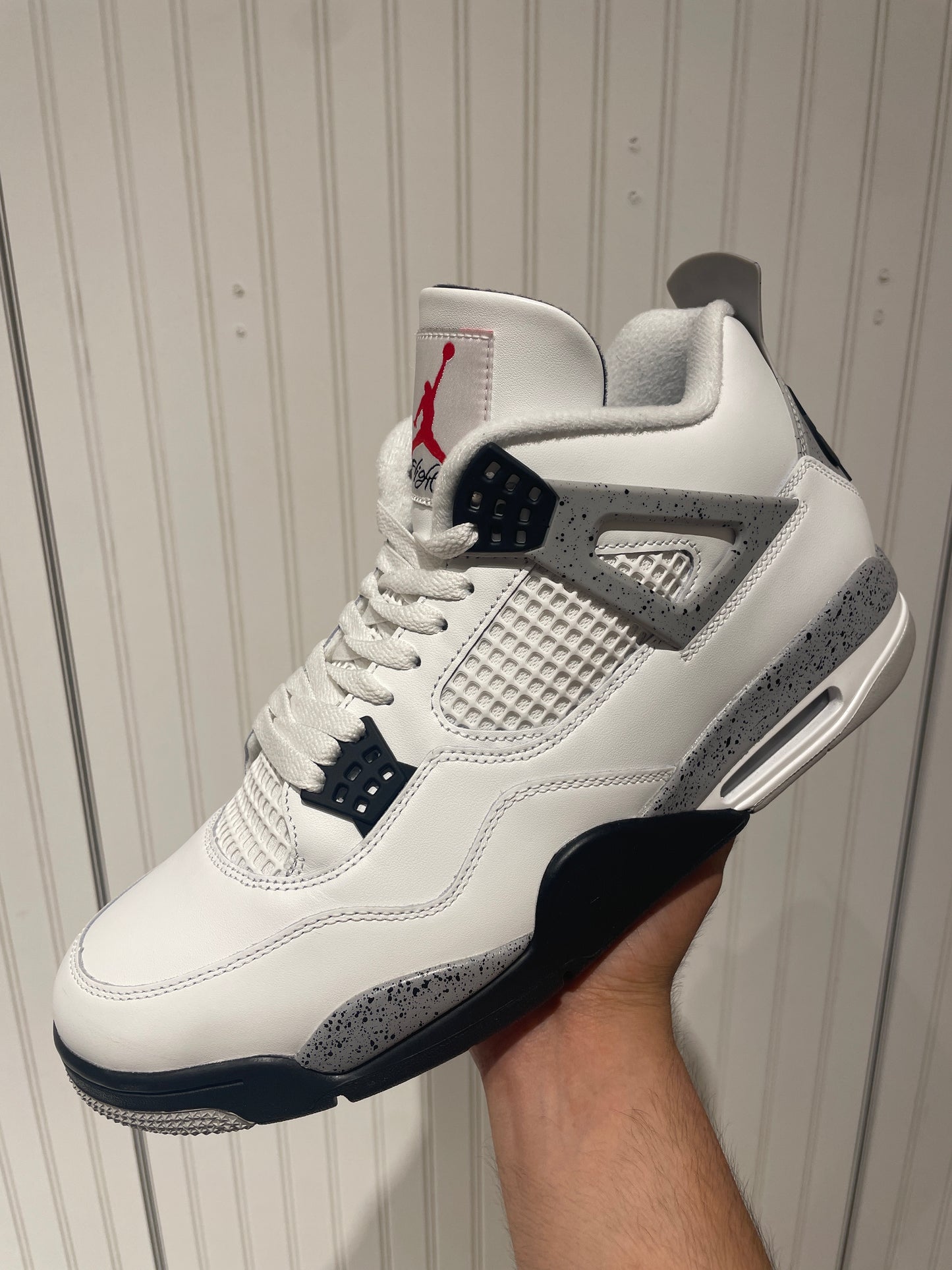 Air Jordan 4 Retro OG White
Cement 2025 (PRE-OWNED)