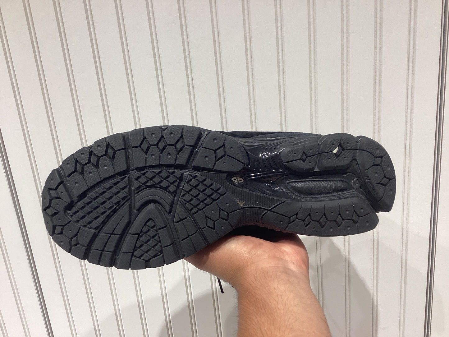 New Balance 2002R Black
Metallic (PRE-OWNED)