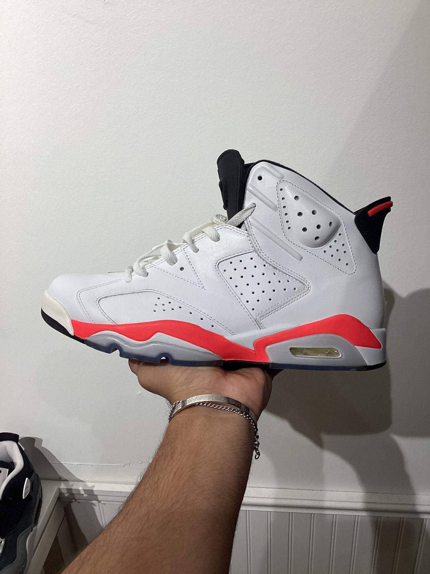 Air Jordan 6 Retro White Infrared
2014 (PRE-OWNED)