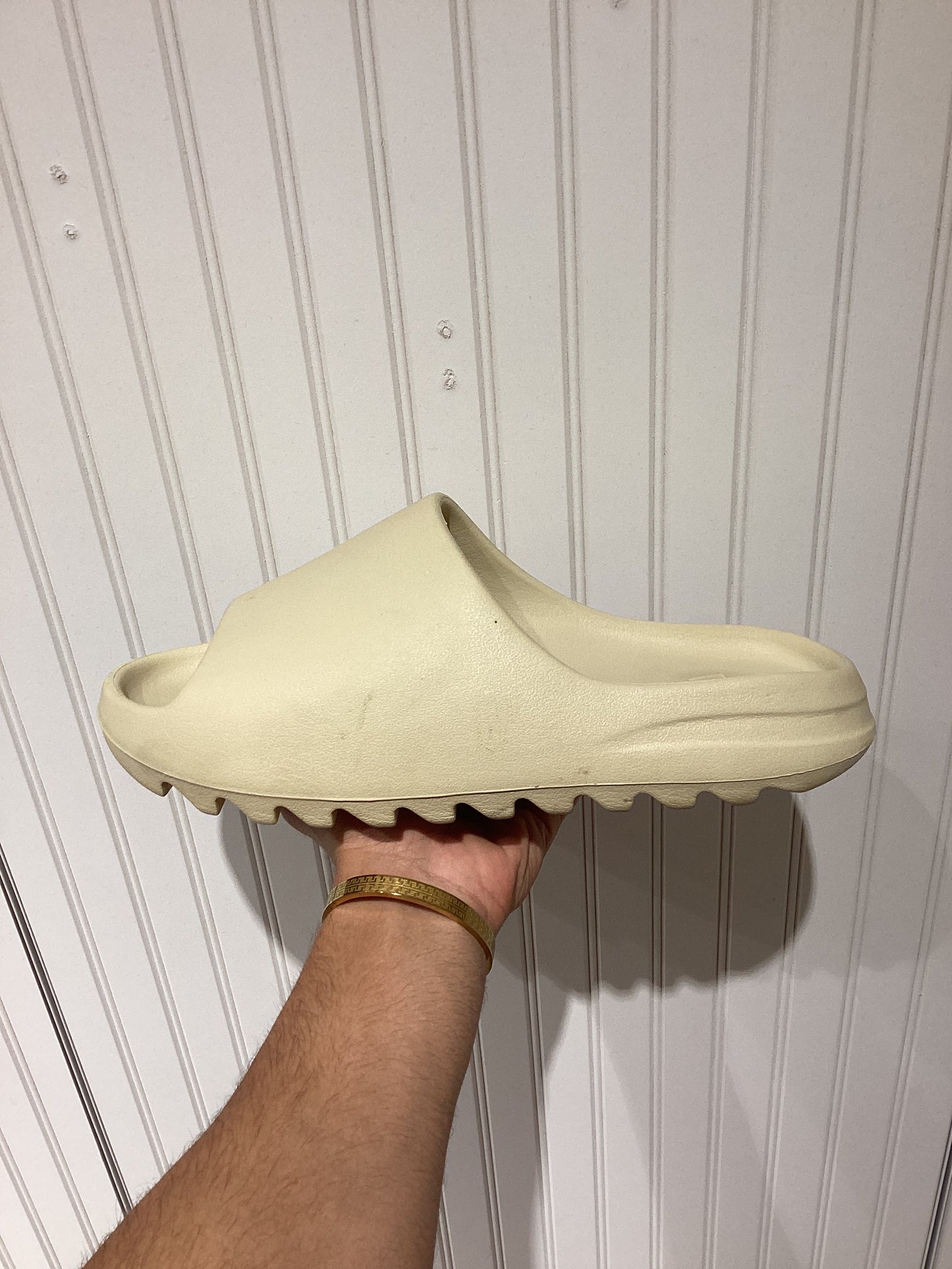 Yeezy Slides Bone 2022 (PRE-OWNED)