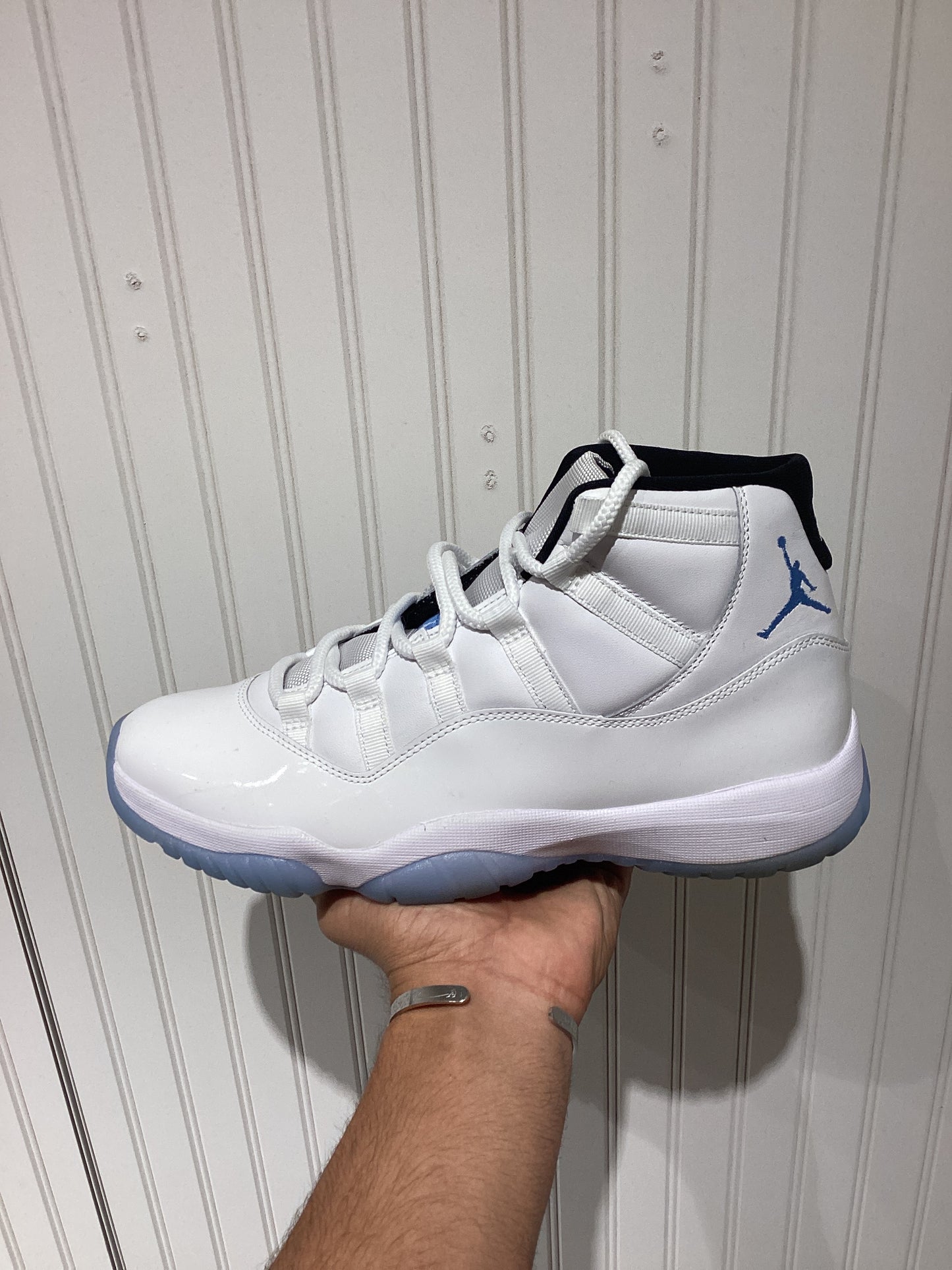 Jordan 11 Legend Blue (PRE-OWNED)
