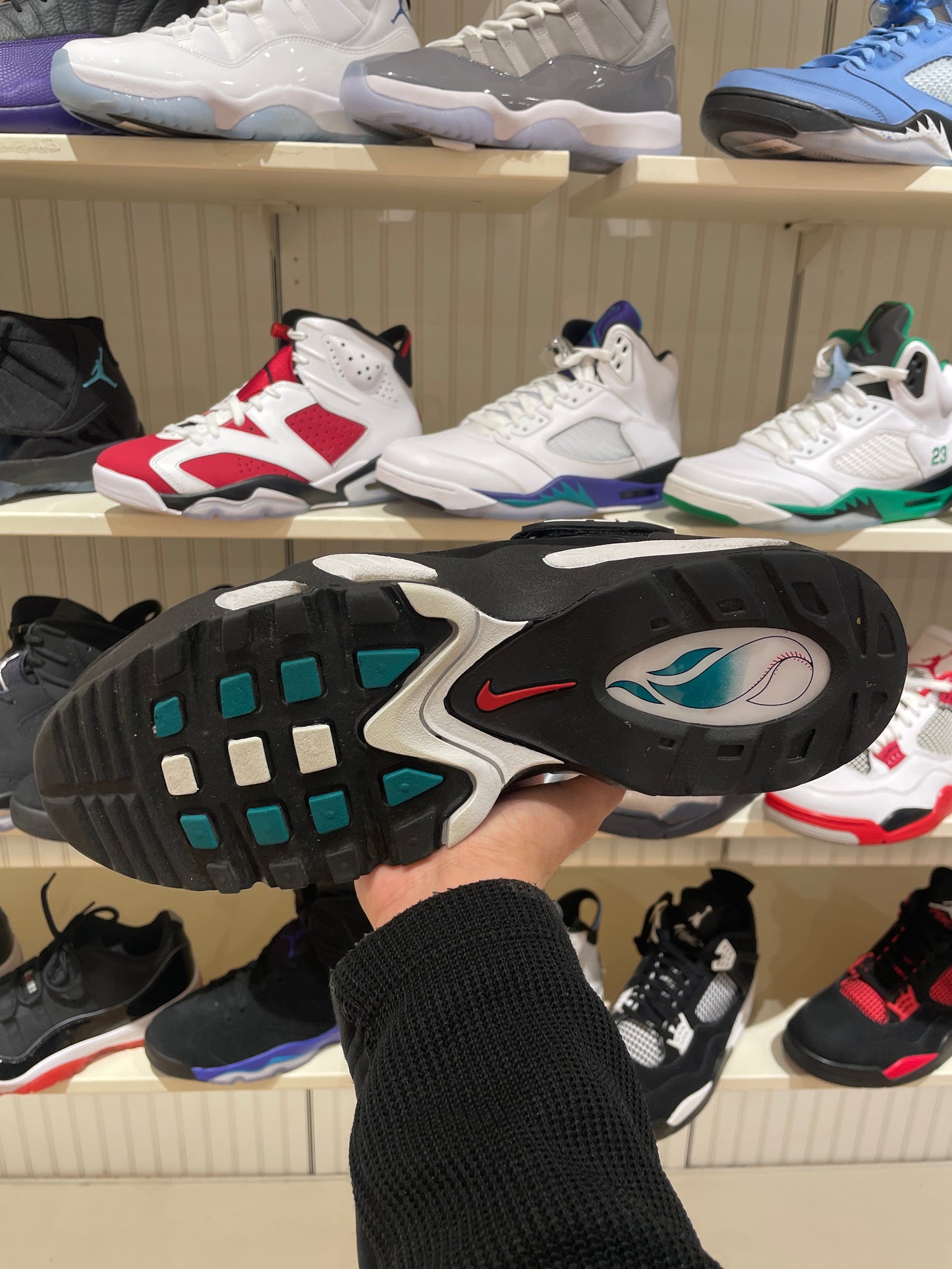 Nike Air Griffey Max 1 Black
Freshwater 2025 (PRE-OWNED)