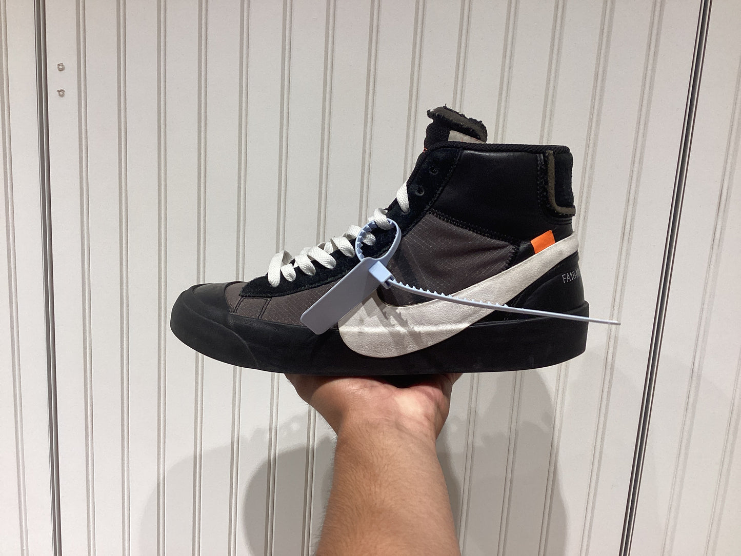 Off-White x Nike Blazer Mid Grim
Reapers (PRE-OWNED)