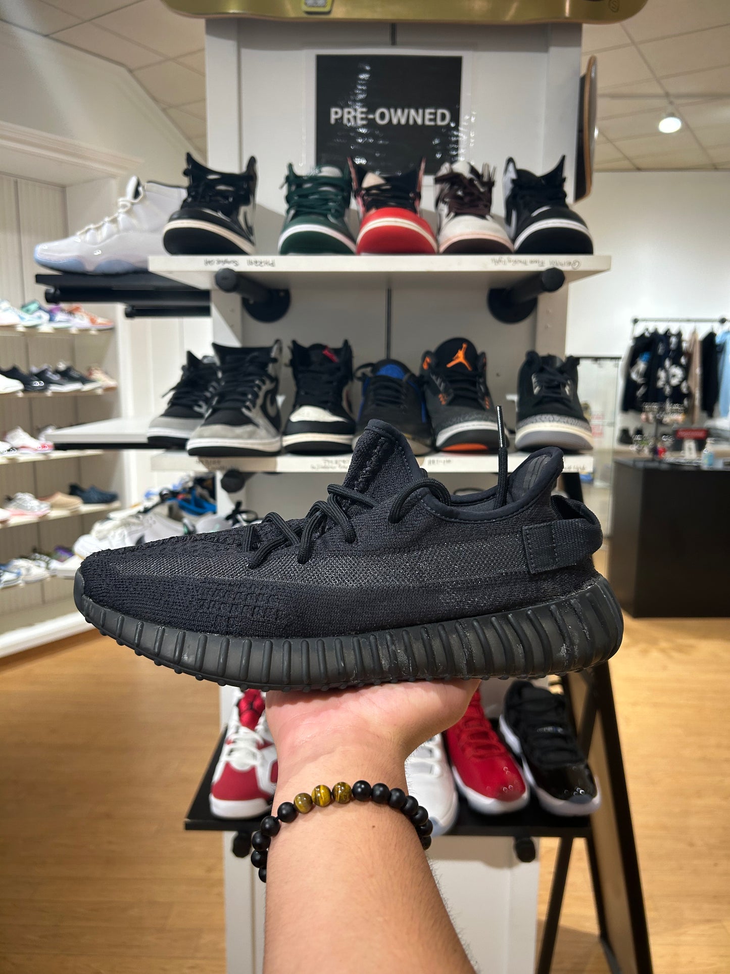 Yeezy Boost 350 V2 Onyx (PRE-OWNED)