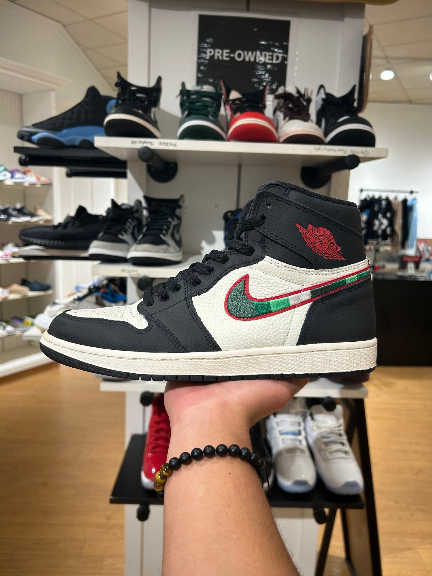 Air Jordan 1 Retro High OG A Star
Is Born (PRE-OWNED)