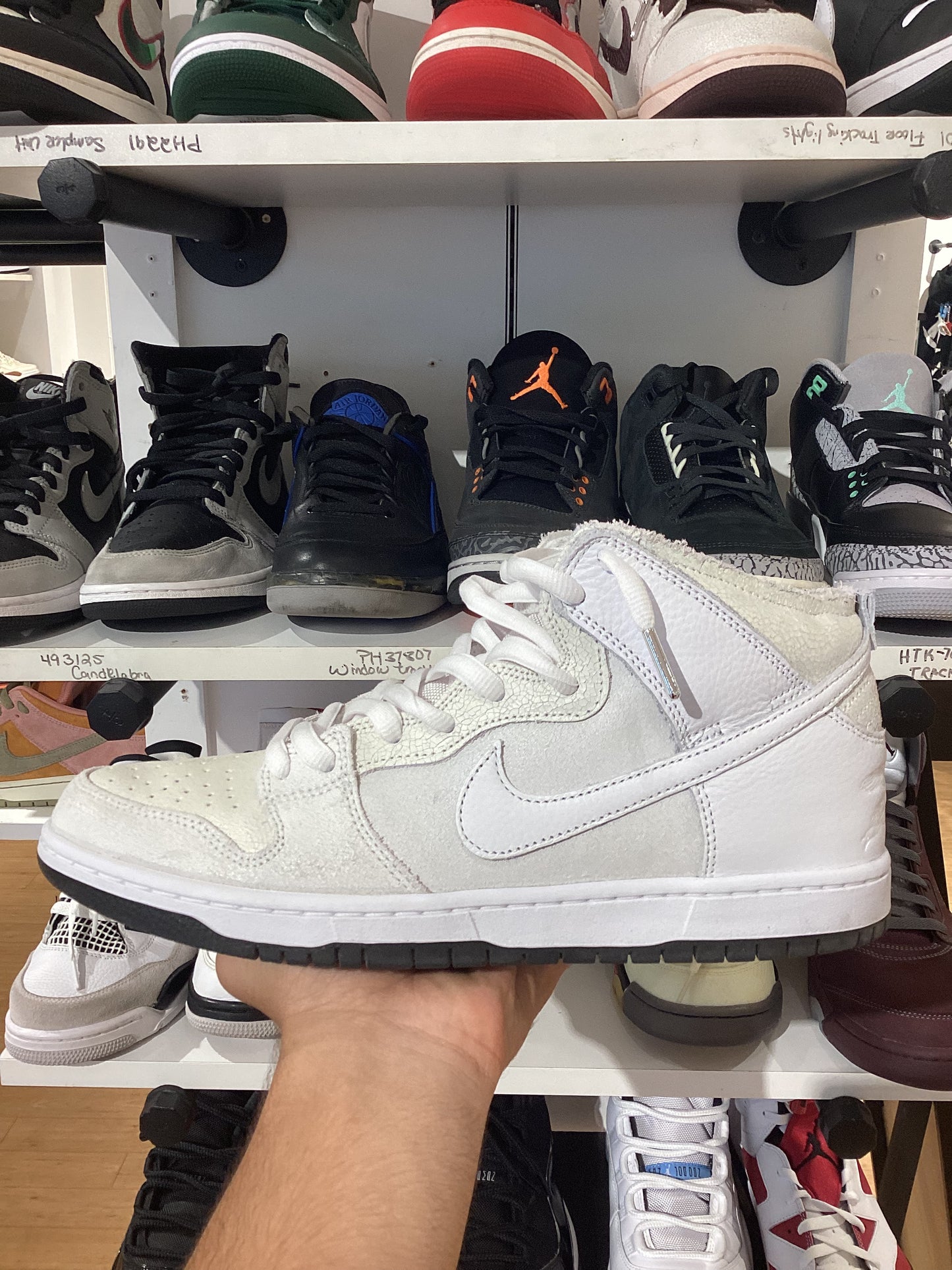 AntiHero x Dunk High SB Wolf
Grey (PRE-OWNED)