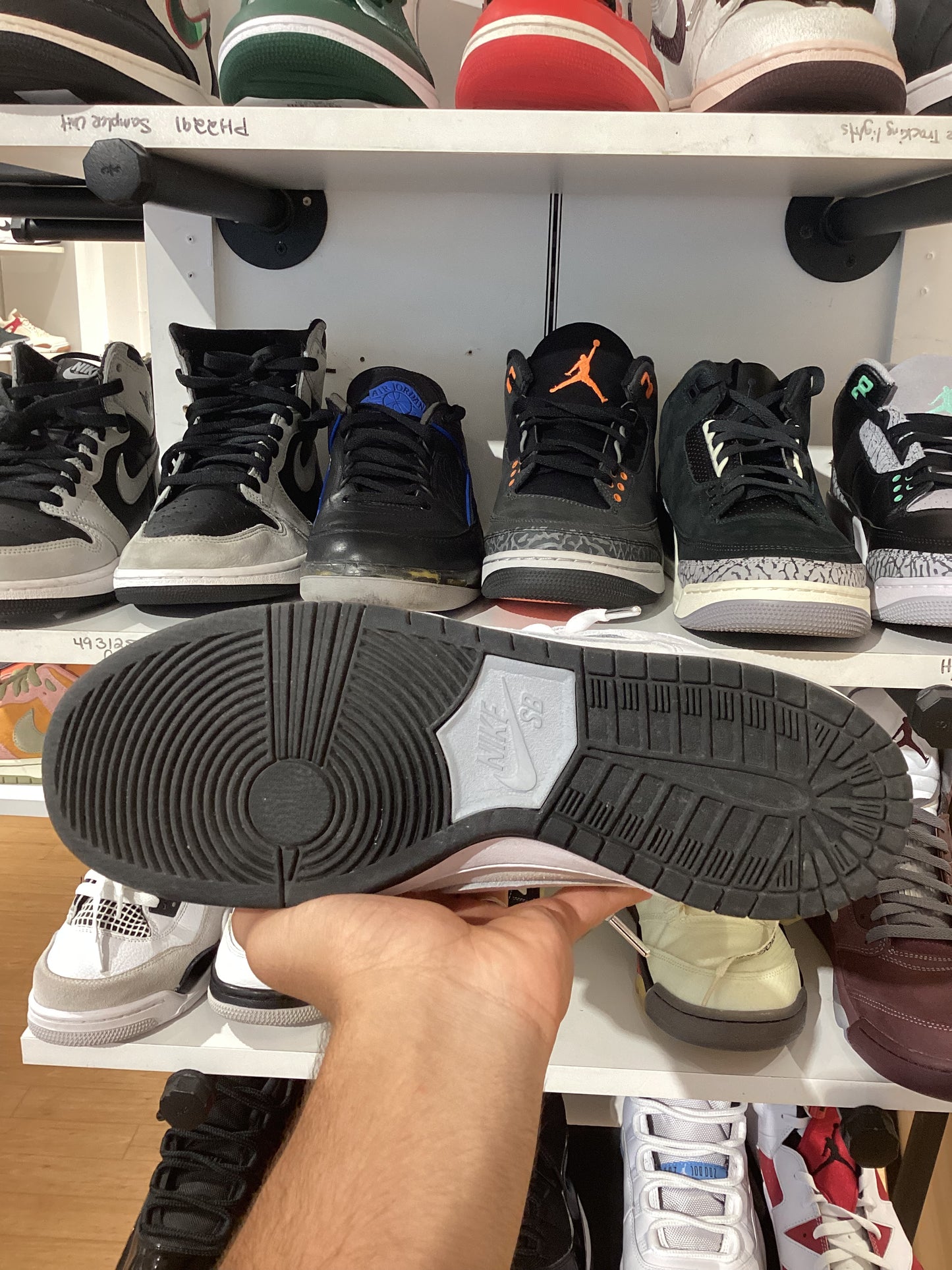 AntiHero x Dunk High SB Wolf
Grey (PRE-OWNED)