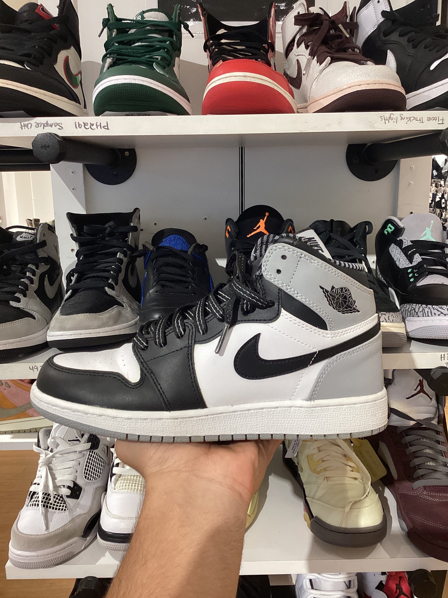 Air Jordan 1 Retro High OG BG
Barons (PRE-OWNED)