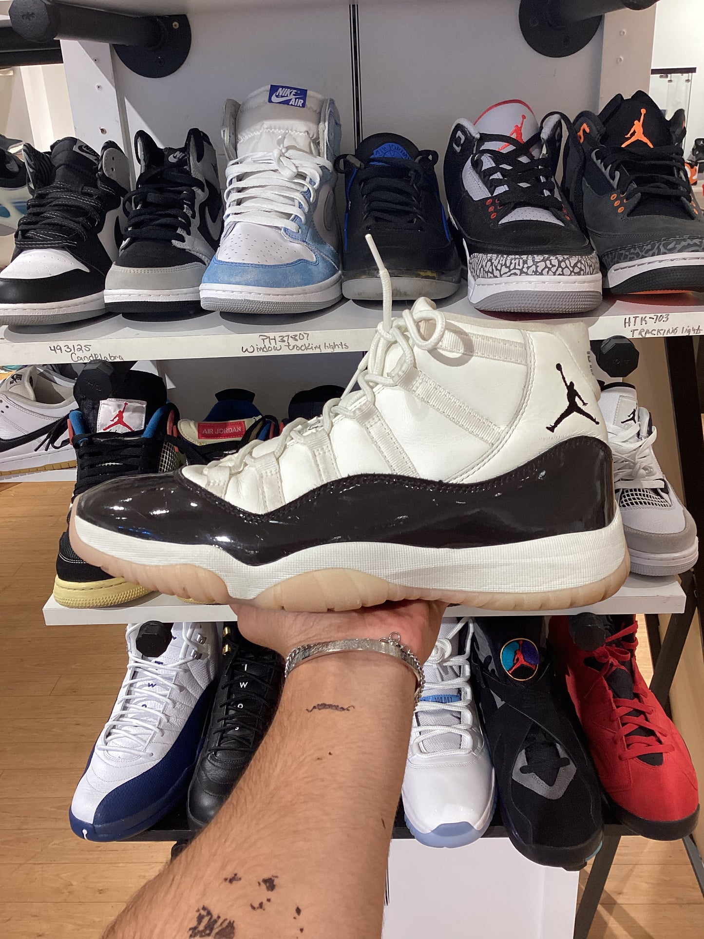 Wmns Air Jordan 11 Retro
Neapolitan (PRE-OWNED)