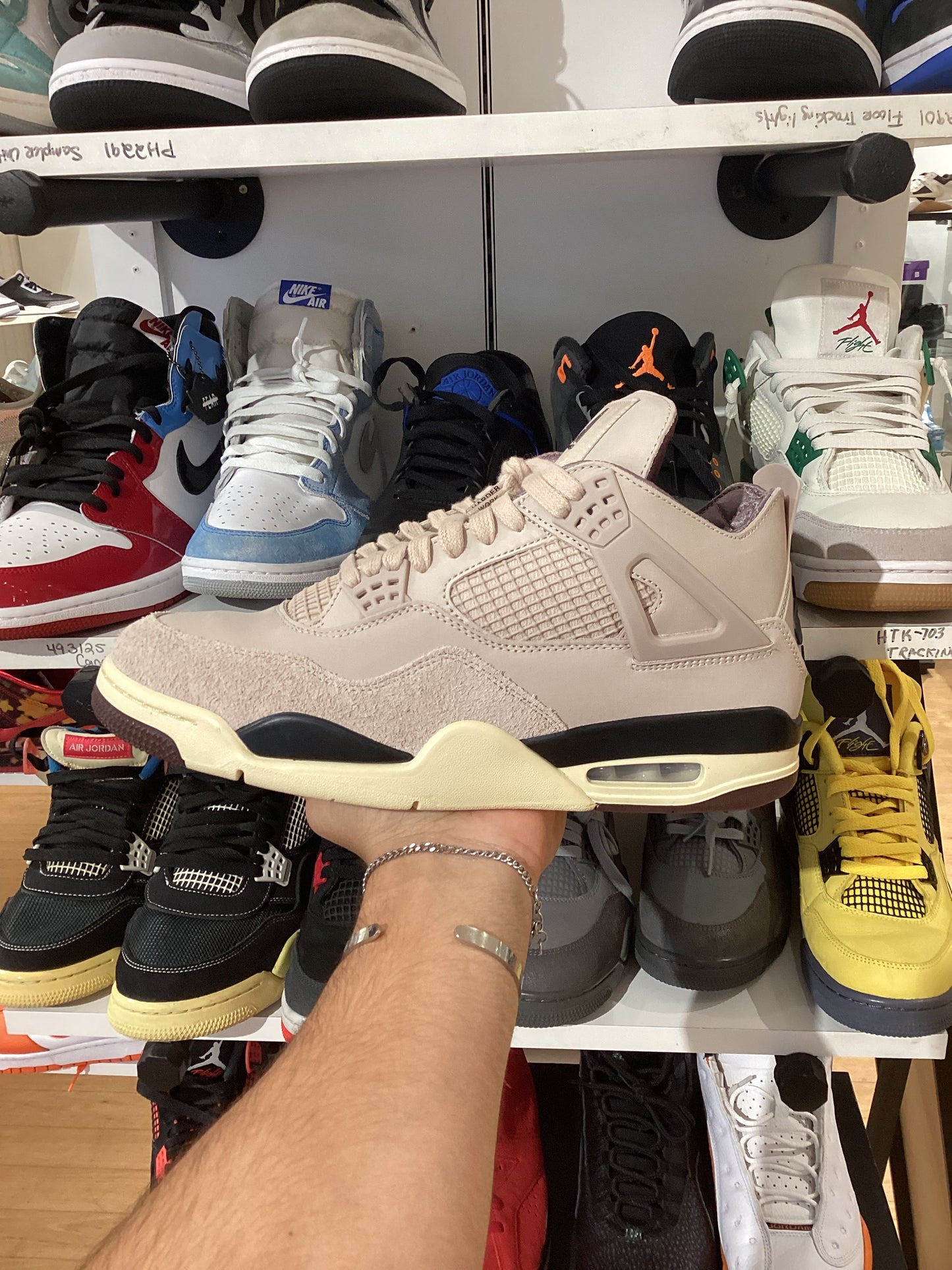 A Ma Maniére x Wmns Air Jordan 4
Retro While You Were Sleeping (PRE-OWNED)