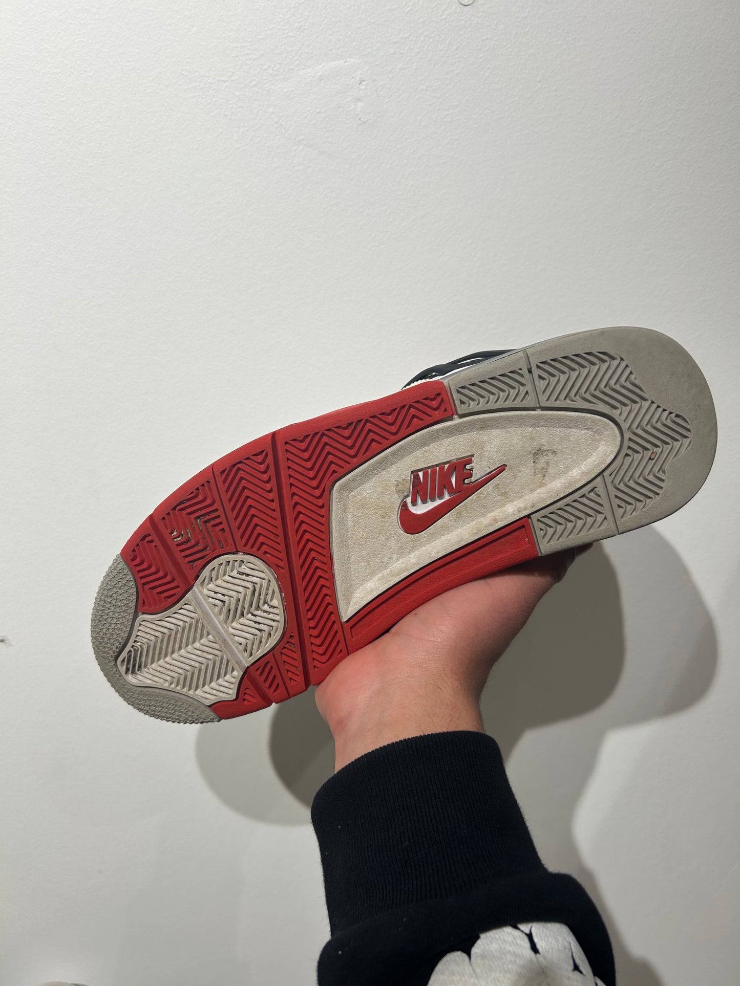 Air Jordan 4 Retro OG Fire Red
2020 (PRE-OWNED)