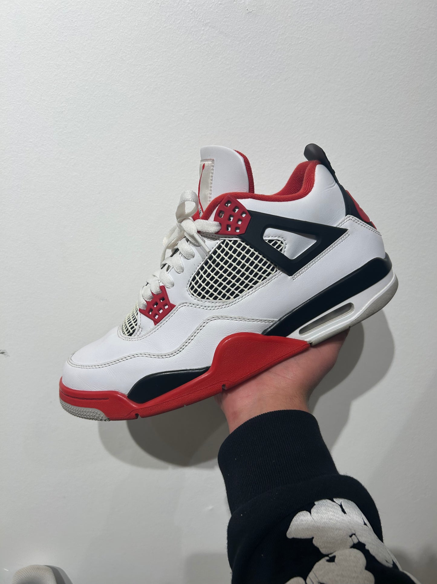 Air Jordan 4 Retro OG Fire Red
2020 (PRE-OWNED)