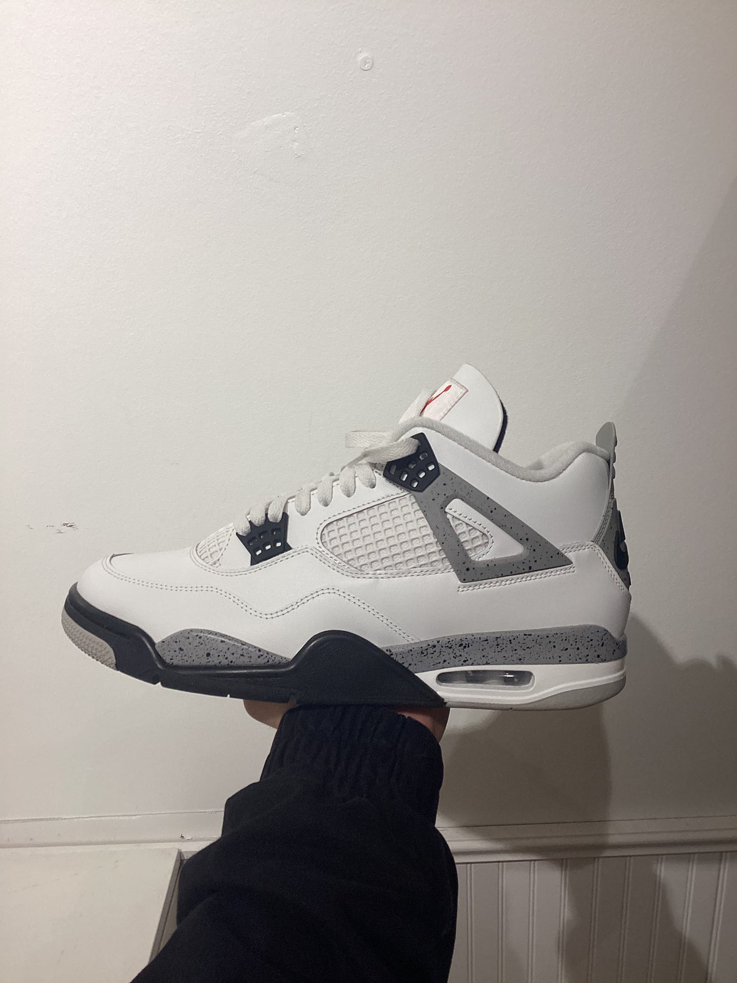 Air Jordan 4 Retro OG White
Cement 2025 (PRE-OWNED)