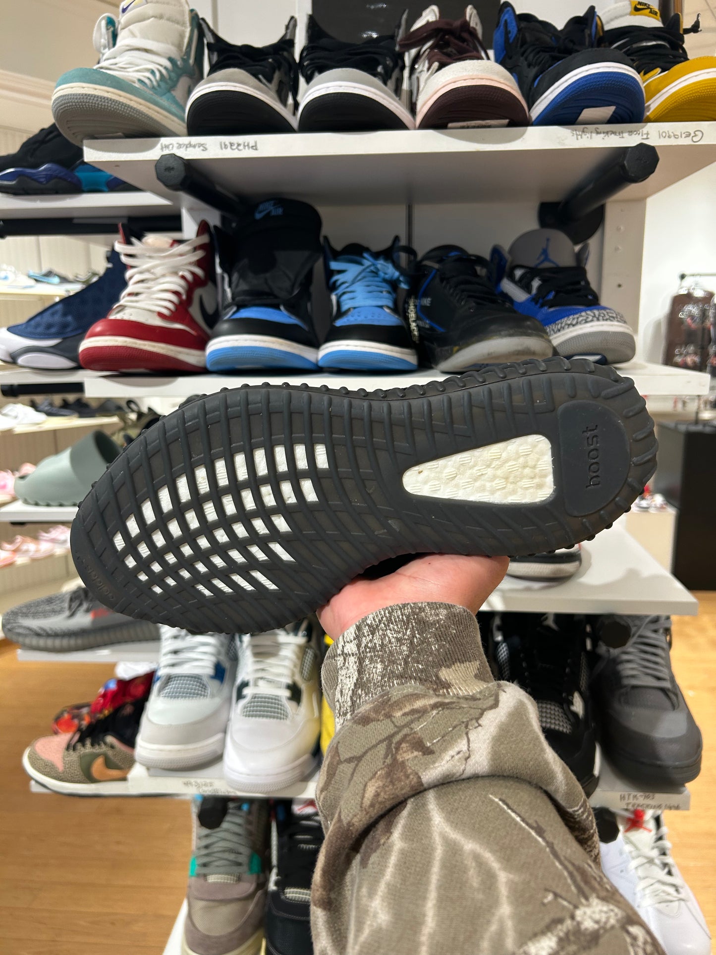 Yeezy 350 V2 Bred (PREOWNED)