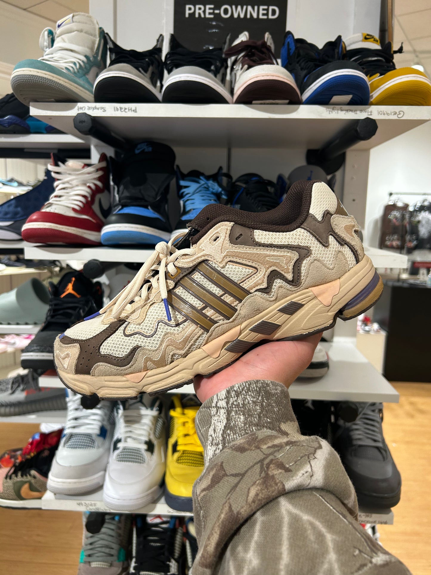 Bad Bunny x adidas Response CL
Paso Fino (PRE-OWNED)