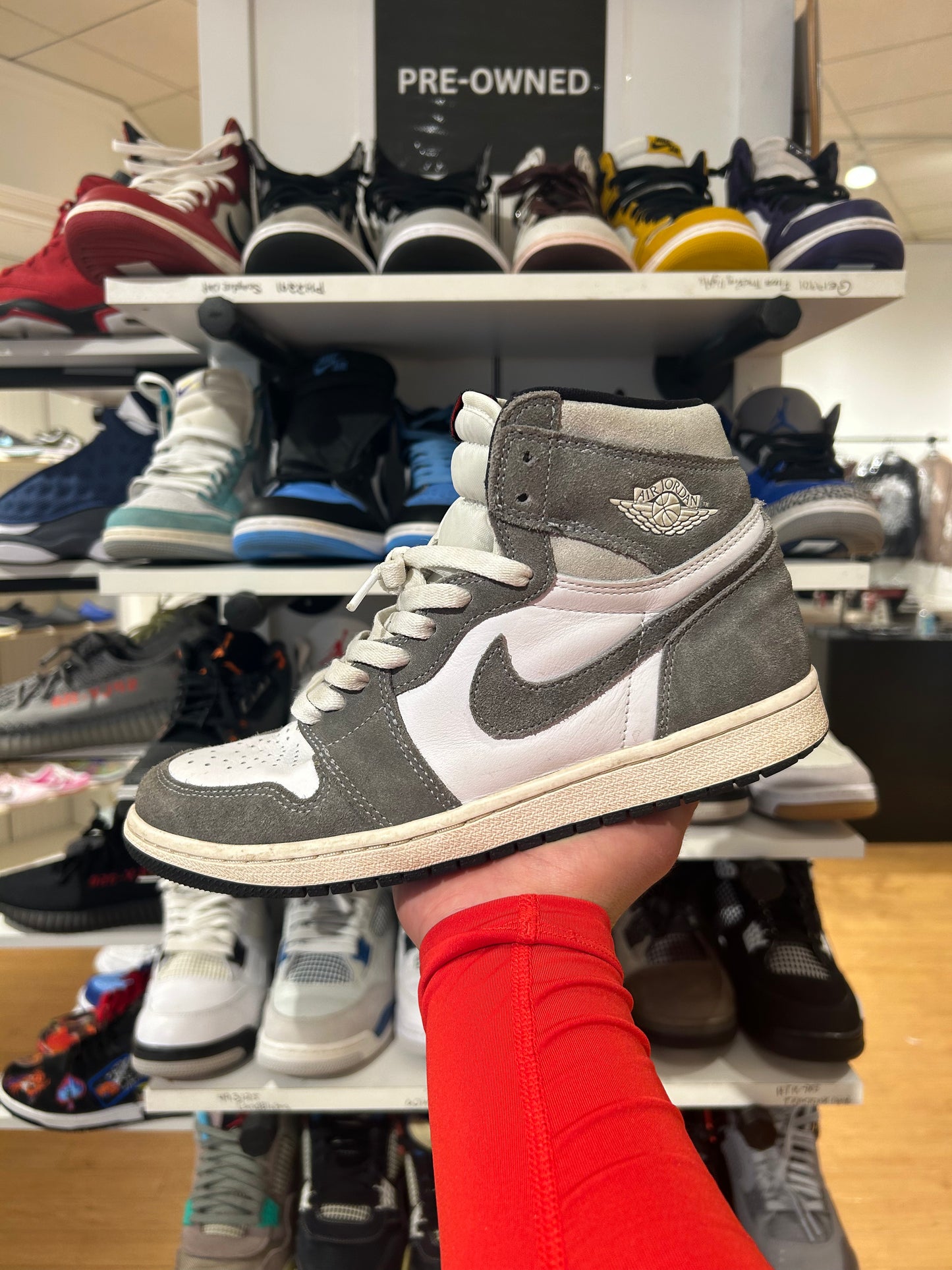 Air Jordan 1 Retro High OG
Washed Black (PRE-OWNED)