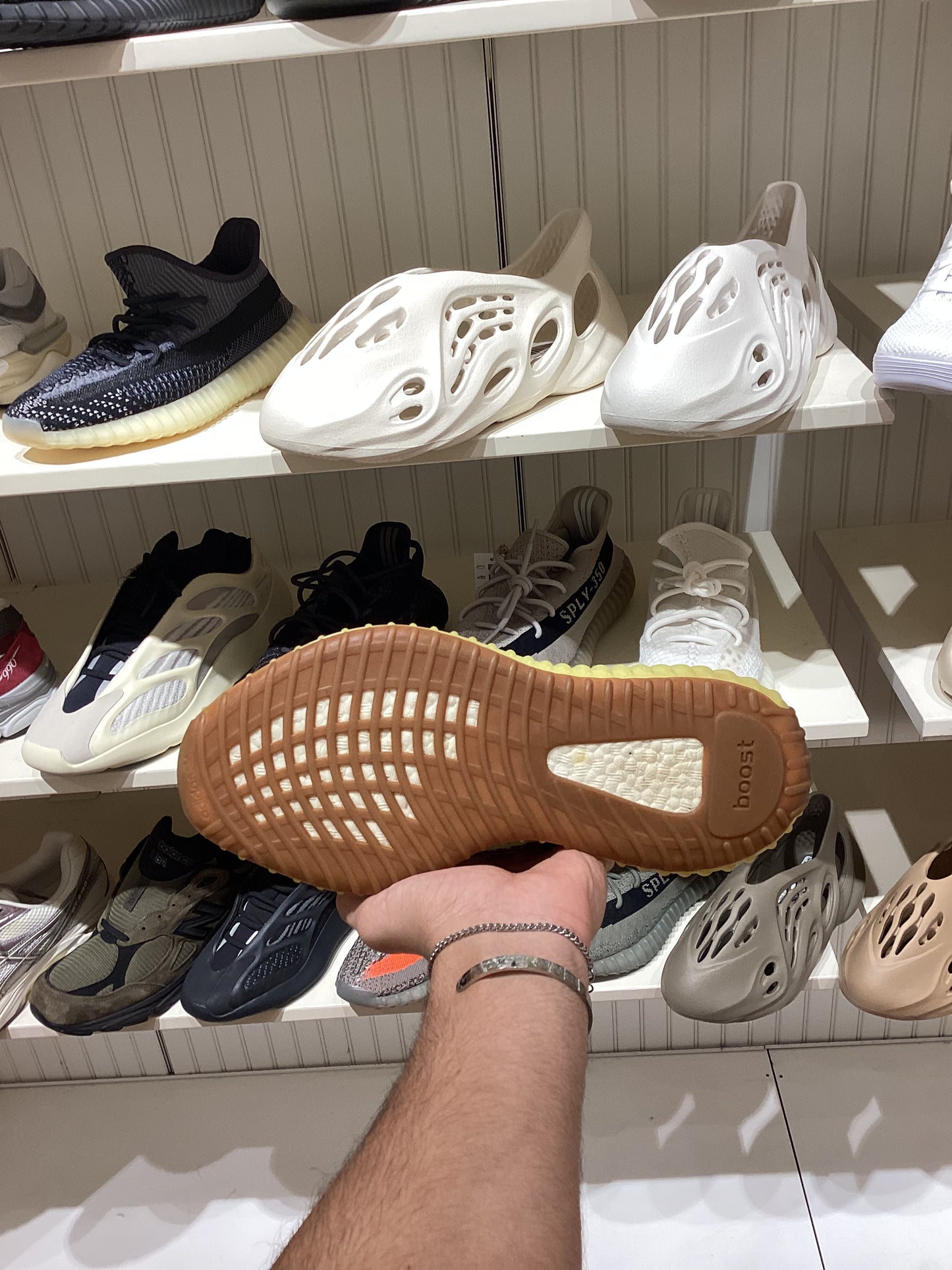 Adidas Yeezy Boost 350 V2 Semi
Frozen Yellow (PRE-OWNED)