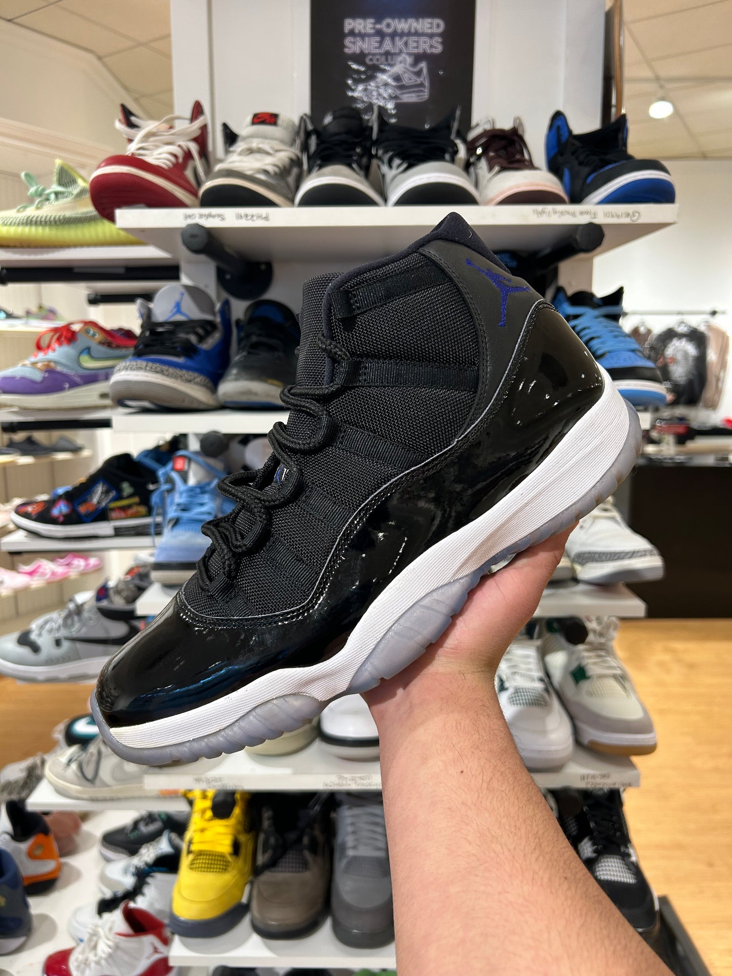 Air Jordan 11 Retro Space Jam
2016 (PRE-OWENED)